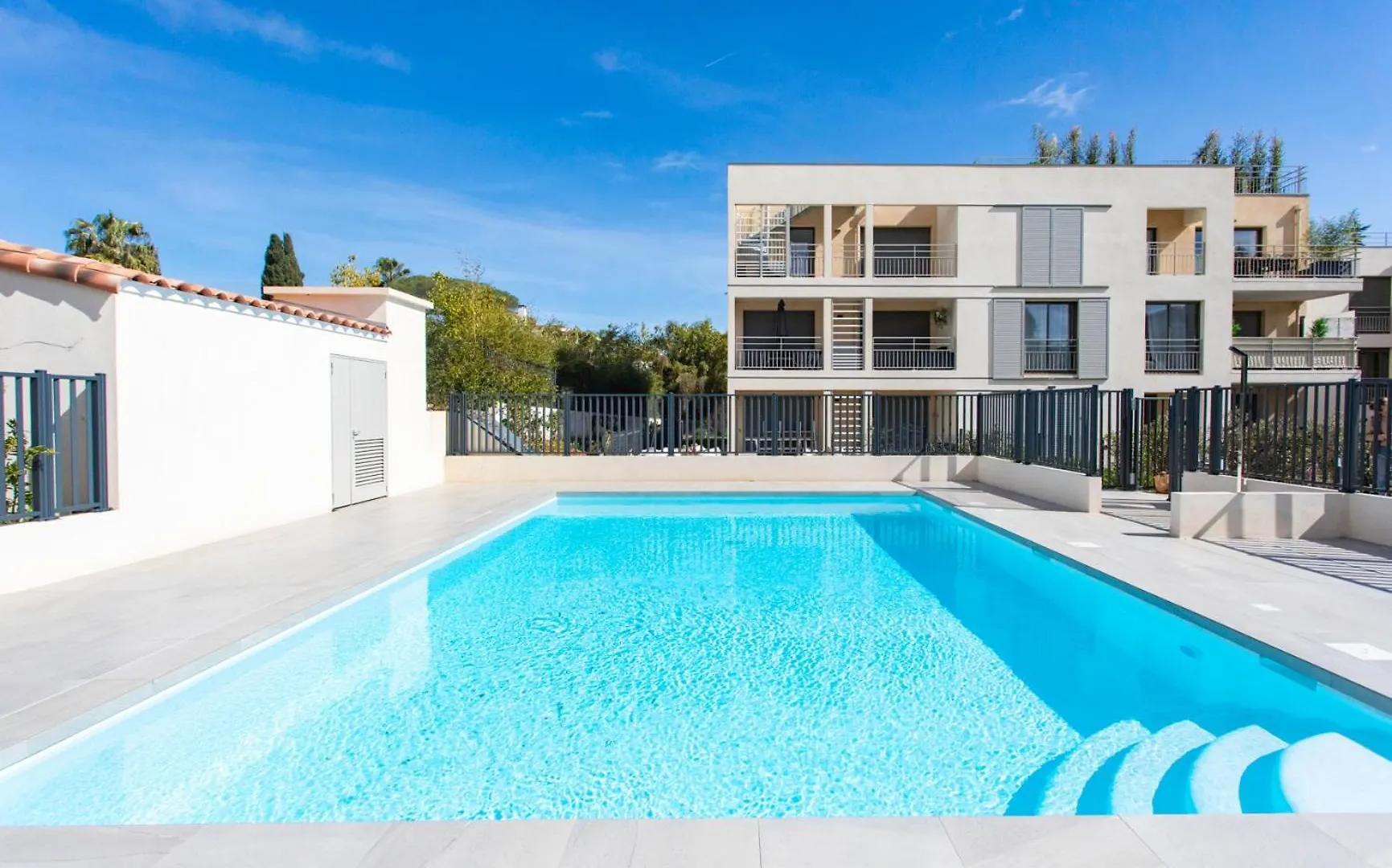 Apartment A5 - Modern Studio 5 Min To Sea - Pool & Garage Antibes France