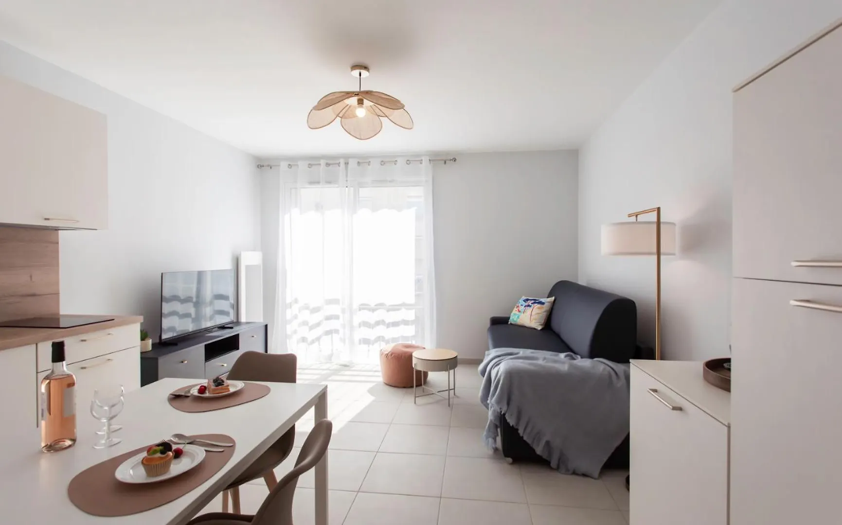 A5 - Modern Studio 5 Min To Sea - Pool & Garage contacts