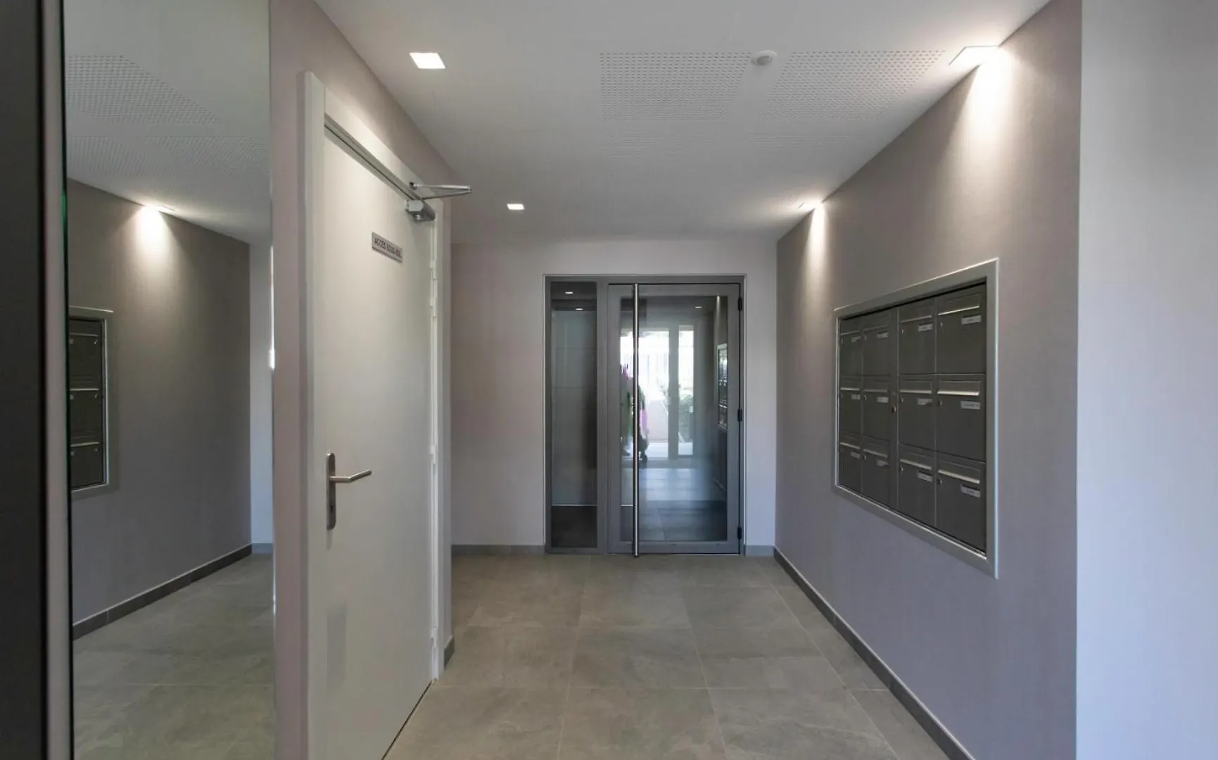 A5 - Modern Studio 5 Min To Sea - Pool & Garage Antibes Apartment